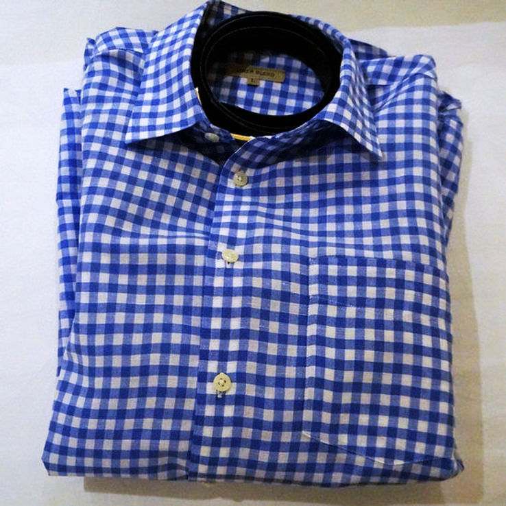 Roll up your belt and stick it inside your collard shirts to keep them crispy.